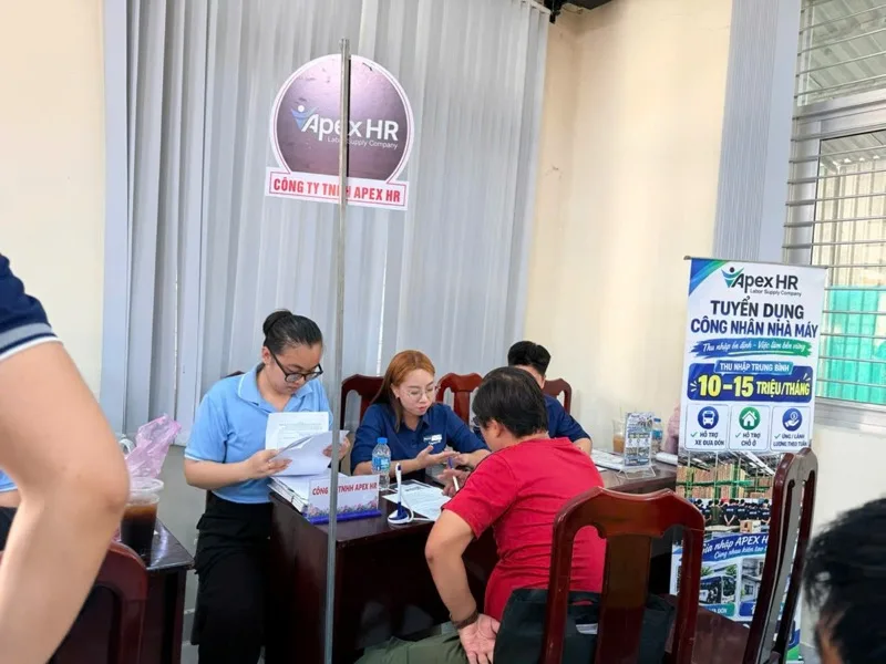 Chuyên viên APEX HR tư vấn trực tiếp cho người lao động